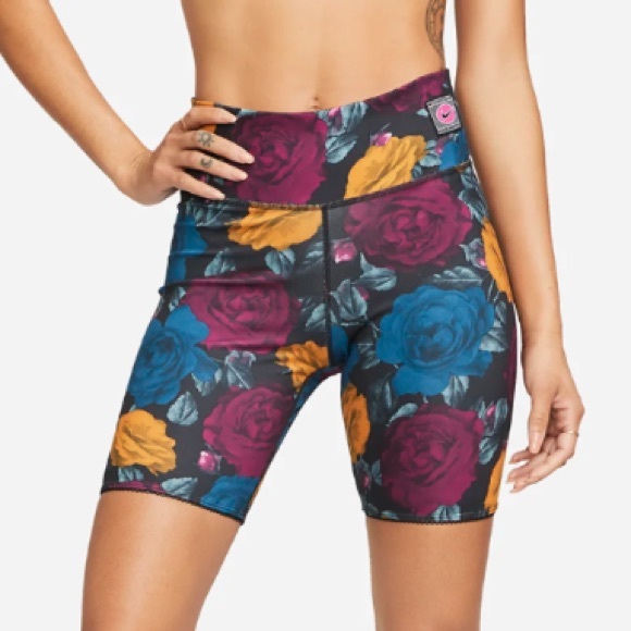 🆕 Nike One Icon Clash Women's 7" Mid-Rise Printed Training Shorts, Size Small - Picture 1 of 16